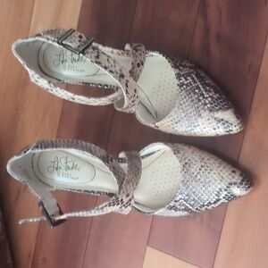 Life Stride Tan Heels with Snakeskin Pattern Size 8.5
